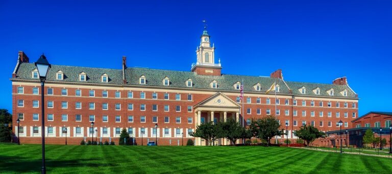 Selain itu, Universitas Presiden juga memiliki fasilitas yang lengkap dan modern untuk mendukung proses pembelajaran mahasiswa. Mulai dari laboratorium, perpustakaan, hingga pusat kegiatan mahasiswa, Unpres memiliki segalanya untuk memastikan mahasiswa mendapatkan pengalaman belajar yang terbaik.